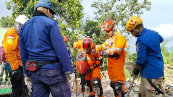SAR Jakarta Send 2 Rescue Team Help The Evacuation Of Earthquake Victims In Cianjur