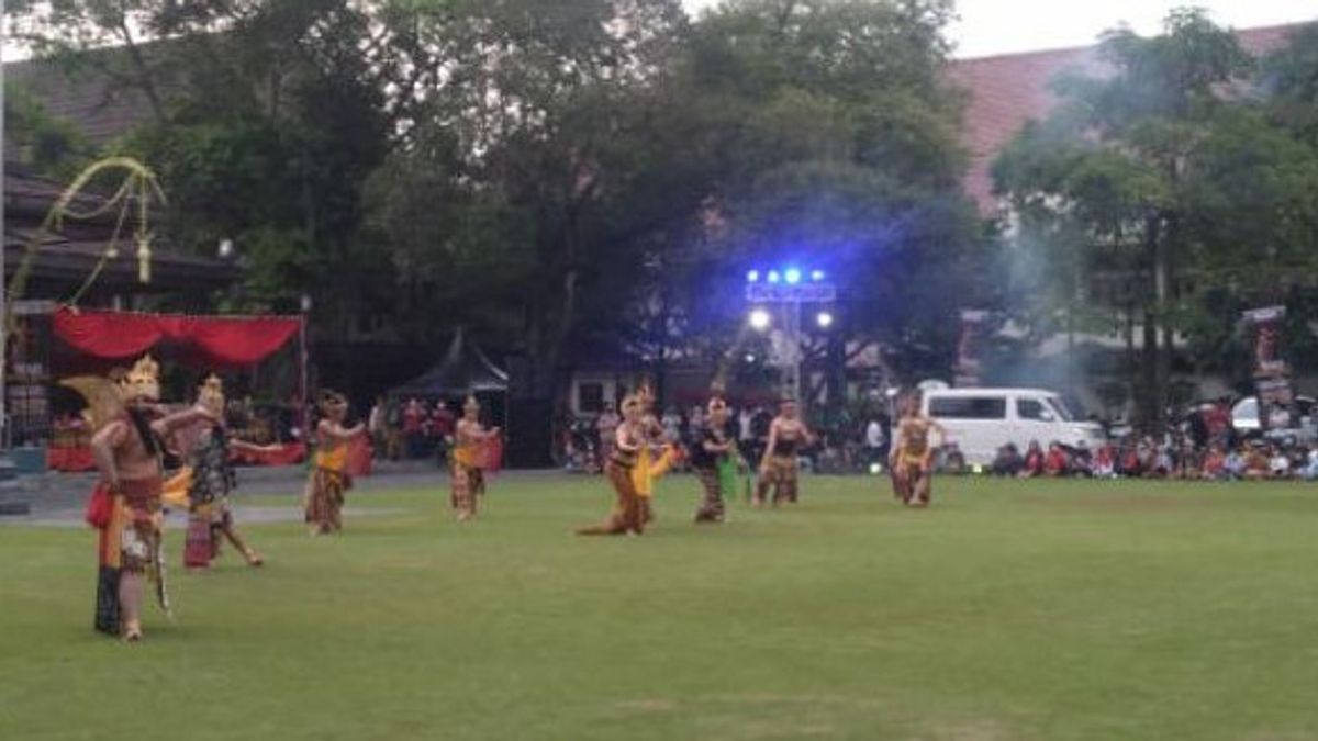 Minister Sandiaga And Jokowi's Grandson Celebrate Solo Dancing On World Dance Day