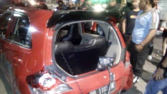 Kelompok Bermotor Kejar-kejar Pemobil di Makassar, Mobil Dilempari hingga Korban Ditembak Busur