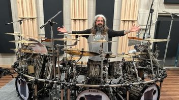 乔丹·鲁德斯(Jordan Rudess)在《Dream Theatre》新专辑中透露了Mike Portnoy的角色。