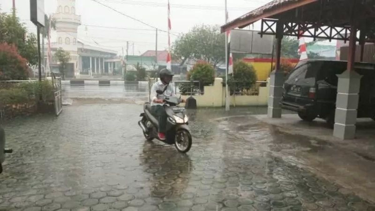 Prakiraan Cuaca BMKG Sebut Sebagian Wilayah Indonesia pada Senin 25 Oktober Berpotensi Hujan Sedang hingga Lebat 