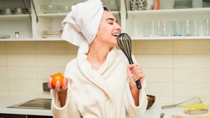 Punya Kebiasaan Mandi Setelah Makan? Ini Tips Supaya Tetap Sehat