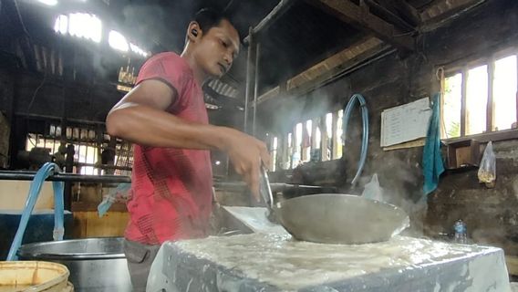 Soybean Prices Skyrocket, Tofu Manufacturers In Ciledug Want To Strike