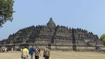 Staff Of The Minister Of Religion: Installation Of The Borobudur Temple Chattra Hopes For Buddhists