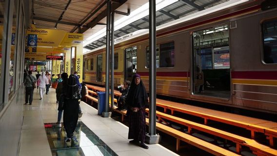 There Is A Dilemma Of Stopping KRL Jabodetabek During The COVID-19 Pandemic