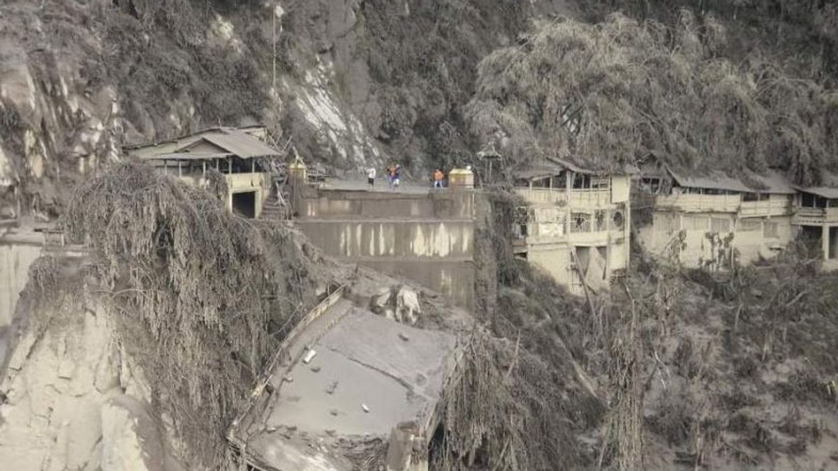 Le Pont Gladak Déconnecté En Raison De L’éruption De Semeru, Le Ministre De La PUPR Construit Un Pont D’urgence Pour L’accès à Lumajang-Malang
