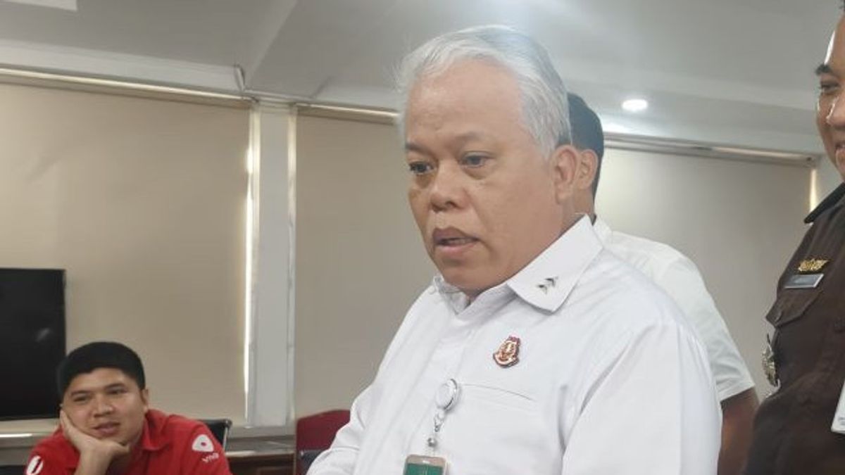JakTV新闻总监成为市囚犯,8 心环到监控装置