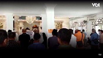 VIDÉO : Prière Funéraire De Verawaty Fajrin