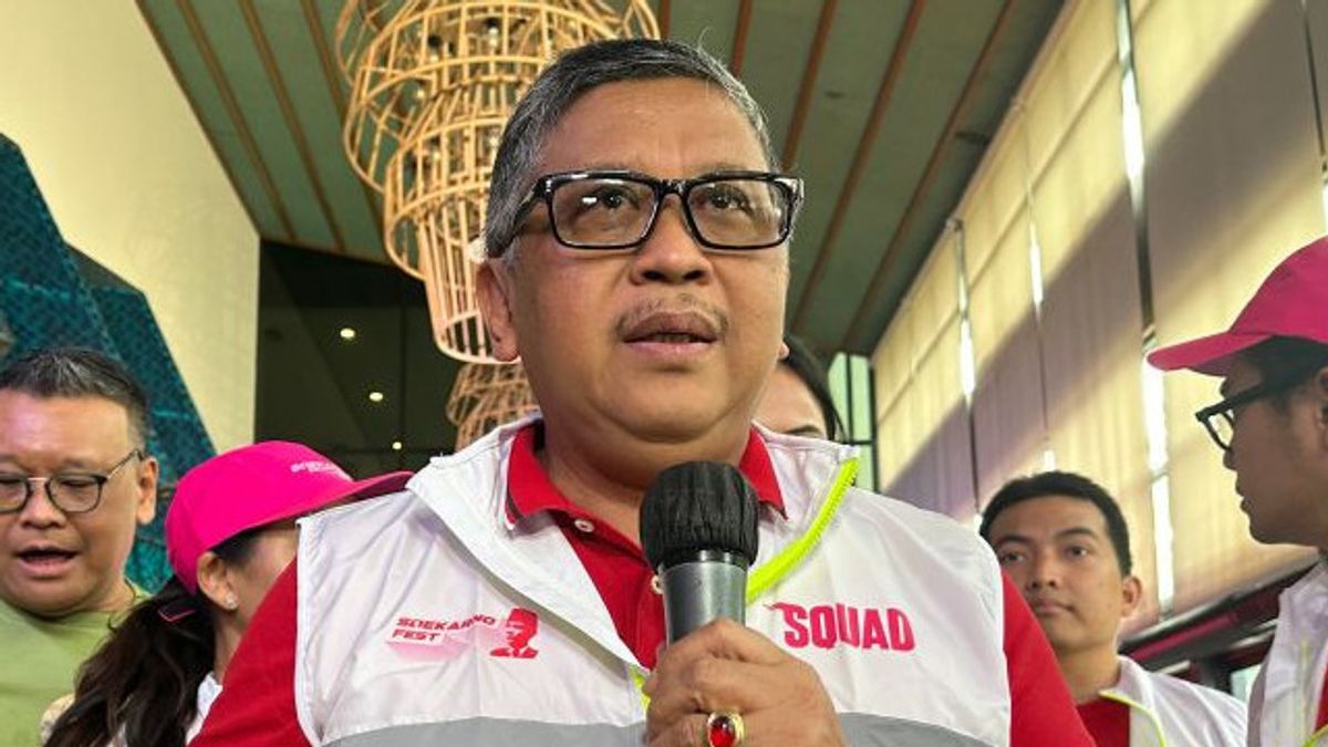 PDIP Secretary General Concerned About Airlangga Hartarto's News Resigning As Chairman Of Golkar