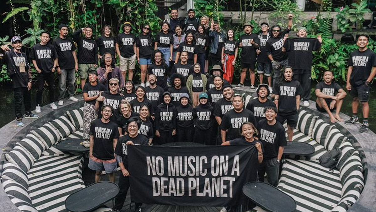 Des musiciens indonésiens rassemblés à Bali pour exprimer la crise climatique par la musique