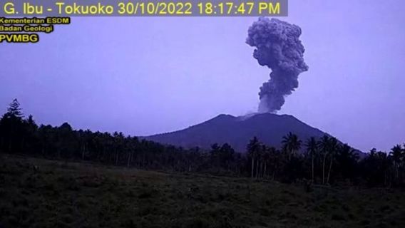 伊布火山喷发，周边社区被要求这样做