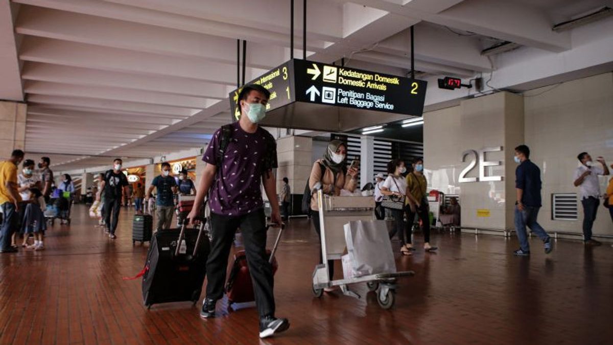 Menyikapi Perkembangan Omicron di Indonesia, Pemerintah Tidak Tutup Pintu Kedatangan Pelaku Perjalanan dari Luar Negeri