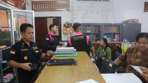 293名SMKN 1 Klungkung Bali学生文凭因未支付委员会资金而被拘留