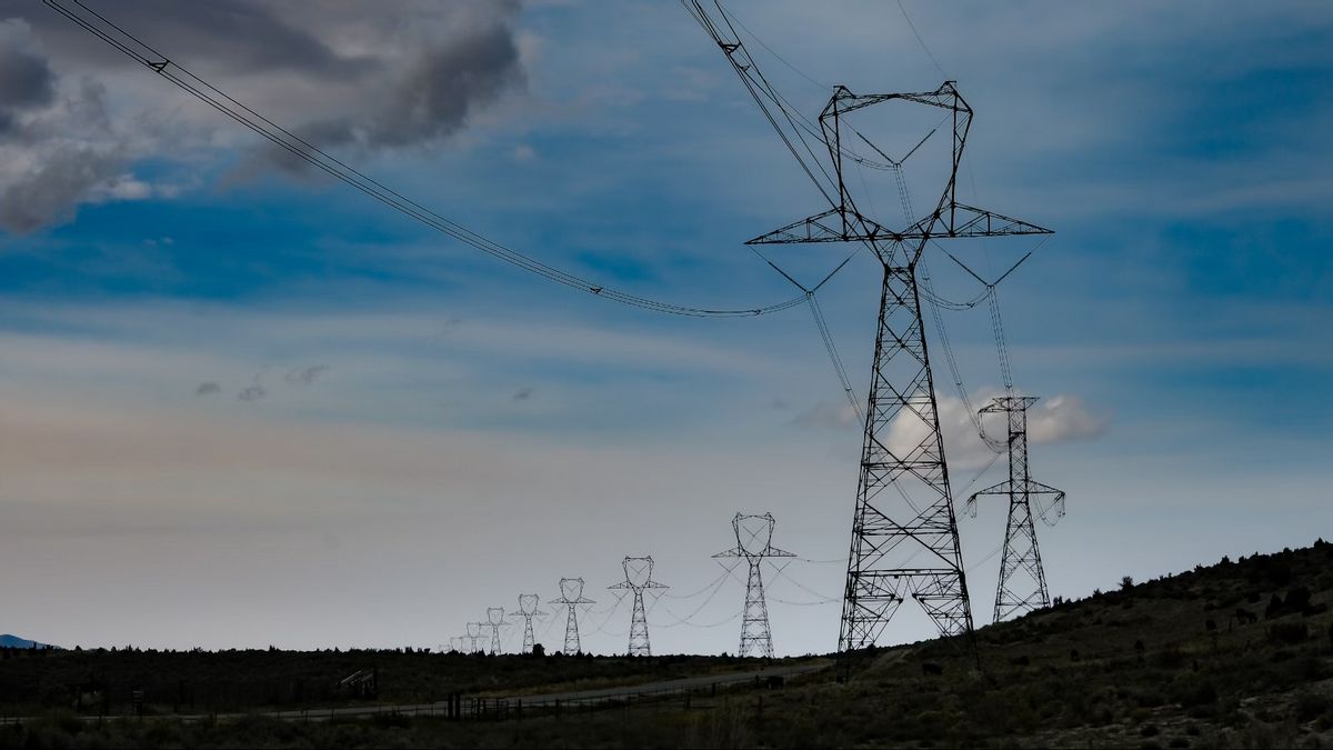 ウクライナは記録的な熱波の中で緊急停電を行います