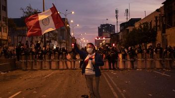 抗议 秘鲁总统博卢阿特的死亡人数增加：每个人都有权抗议，但不能抗议