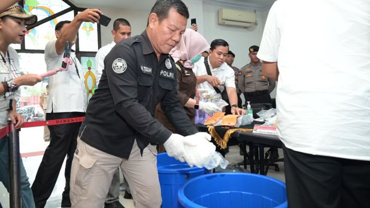 Dilarutkan Pakai Detergen, 11,70 Kg Sabu Barbuk Penangkapan 4 Tersangka Dimusnahkan Polda Jambi