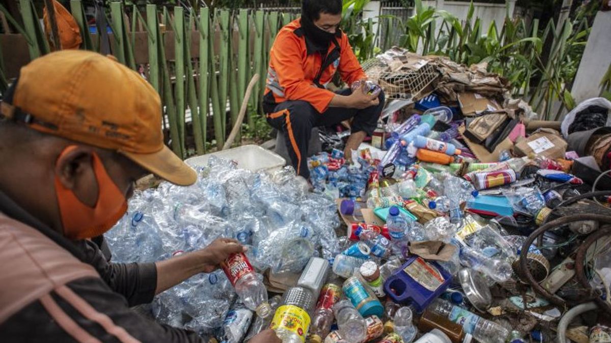 Pemkot Jakbar Imbau Warga Memilah Sampah Organik dan Anorganik Sebelum Diangkut Petugas
