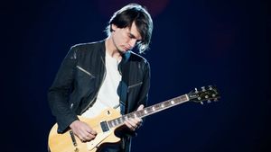 Alami Infeksi, Jonny Greenwood Harus Jalani Perawatan Intensif