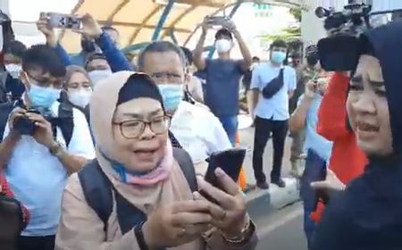 Ibu-ibu Ngaku Pengacara di PN Jaktim Dilarang Masuk: Saya Punya Hak!