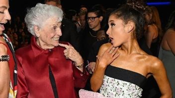 La grand-mère d'Ariana Grande record d'une artiste le plus ancien des chants