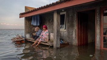 L'inondation de Rob dans le port de la reine Sukabumi, des centaines de déplacés forcés