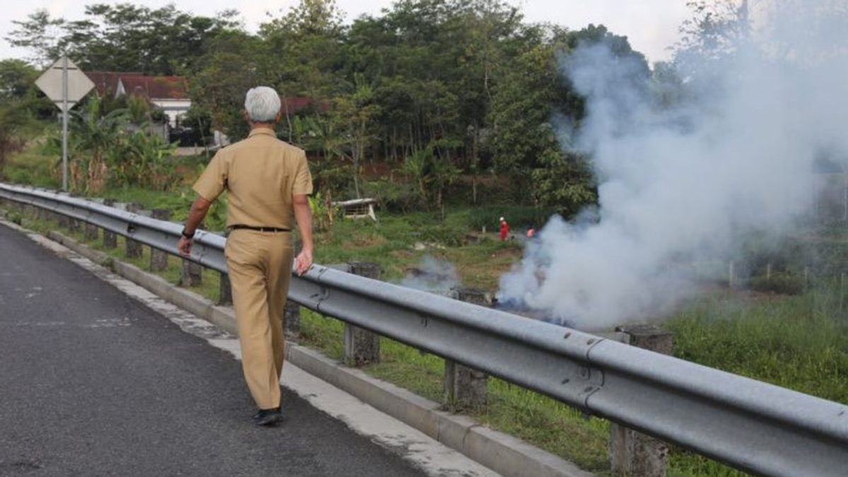 Ganjar Pranowo Puts Out Fire At The Bawen-Ungaran Toll Road Prevent Accidents Like On The Pejagan Toll Road