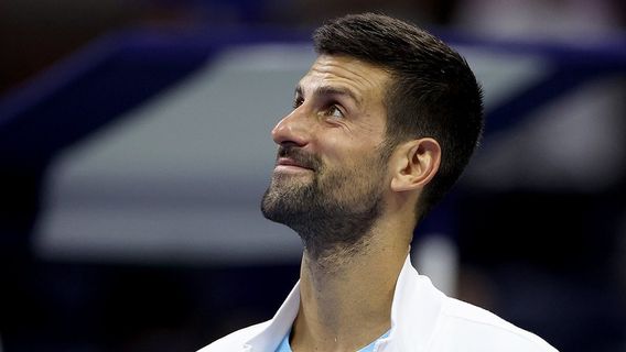 Penghormatan dari Novak Djokovic untuk Kobe Bryant: Pakai Kaos 'Mamba Forever' saat Terima Trofi US Open 2023
