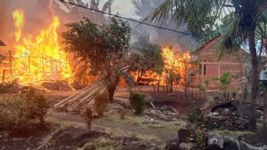 Bentrokan Adonara, 49 Rumah Terbakar