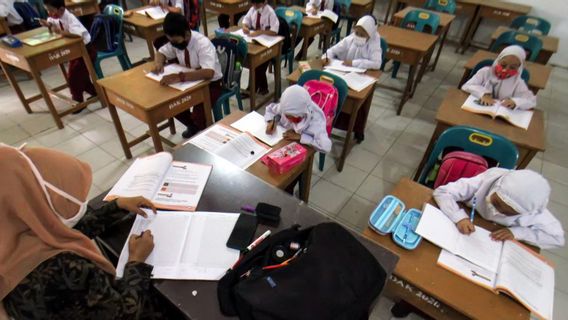 18 écoles Du Centre De Jakarta Arrêtent Le PTM En Raison De La COVID-19