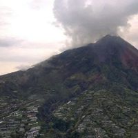 Gunung Merapi Muntahkan Awan Panas ke Barat Daya Sejauh 2 Km