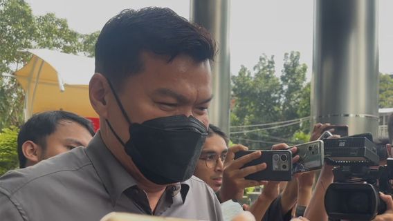 أندي ناروغونغ بيبي السابق قضية الفساد في مشروع e-KTP Bungkam بعد فحصه من قبل KPK
