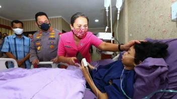 Girl With A Tumor Who Was Visited By The National Police Chief Successfully Undergoes Amputation Surgery