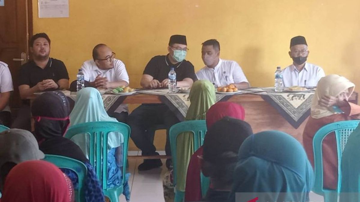 政党候选人加入Cawe-cawe在Sindangbarang的Zakat Distribution，MUI致电Baznas Cianjur要求澄清