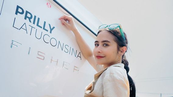 Prilly Latuconsinaは釣りとフリーディングのためにヨットを買う、あなた自身のために贈り物をするためにボックス化されていない彼女の7つの肖像画を覗いてみましょう