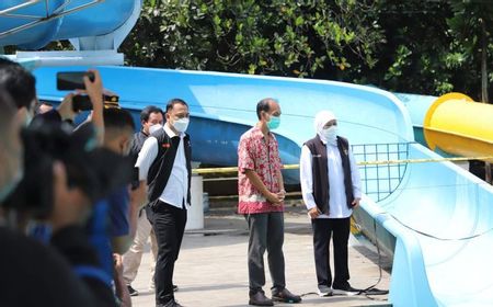 Cek Kondisi Seluncuran Ambrol di Kenpark Surabaya, Khofifah Pastikan Manajemen Bayar Perawatan Korban