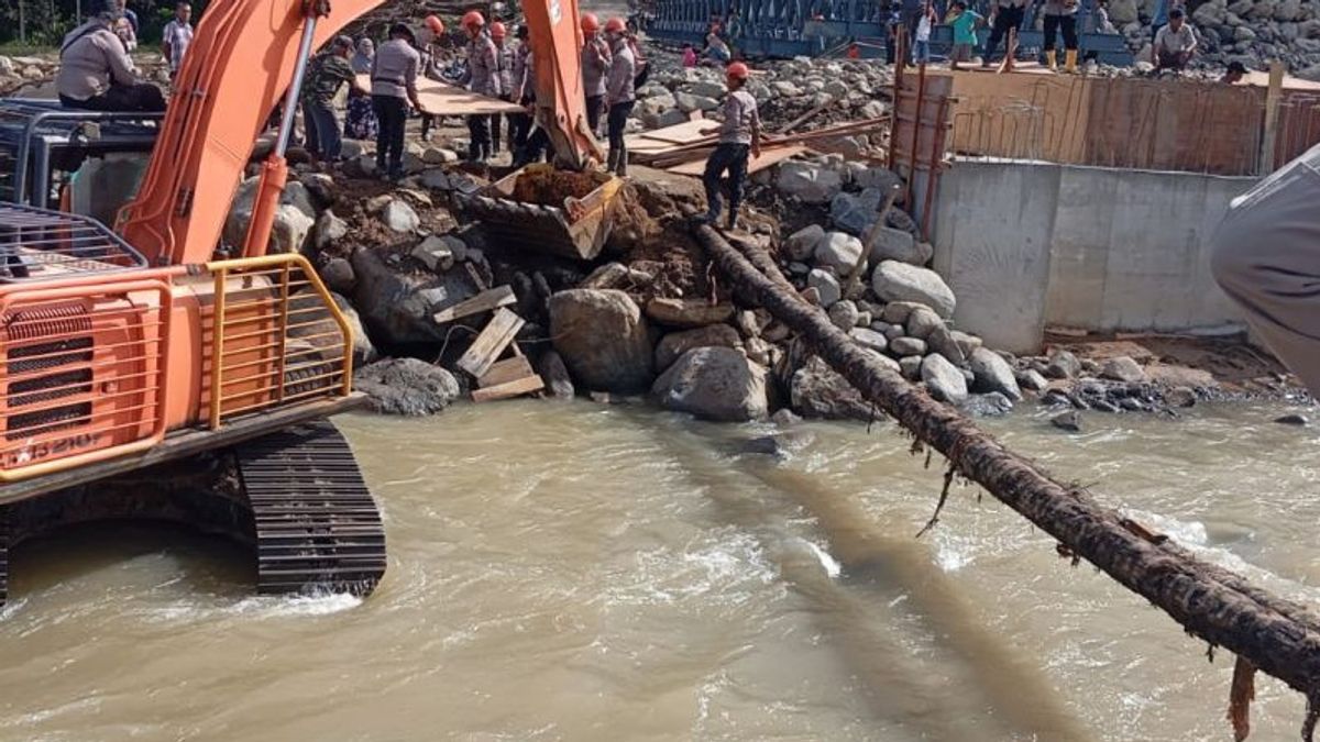 Two Emergency Bridges in Agam Flooded by River Flow