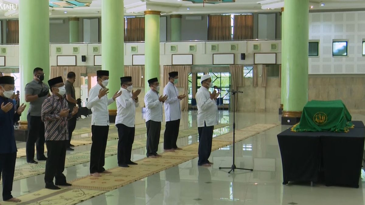 Participating In The Funeral Prayer Of Artidjo Alkostar, Jokowi: We Have Lost The Nation's Best Son