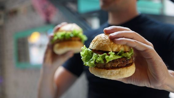 感情的な食事、感情的な衝動による制御不能な食事