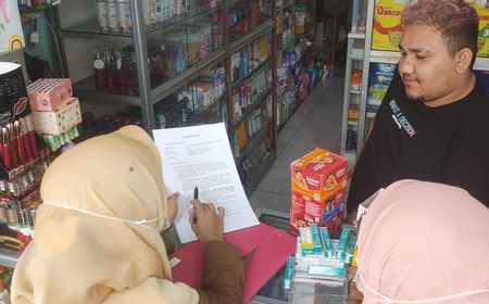 Satpol PP Jakbar Sidak Toko Kosmetik Penjual Obat Berbahaya