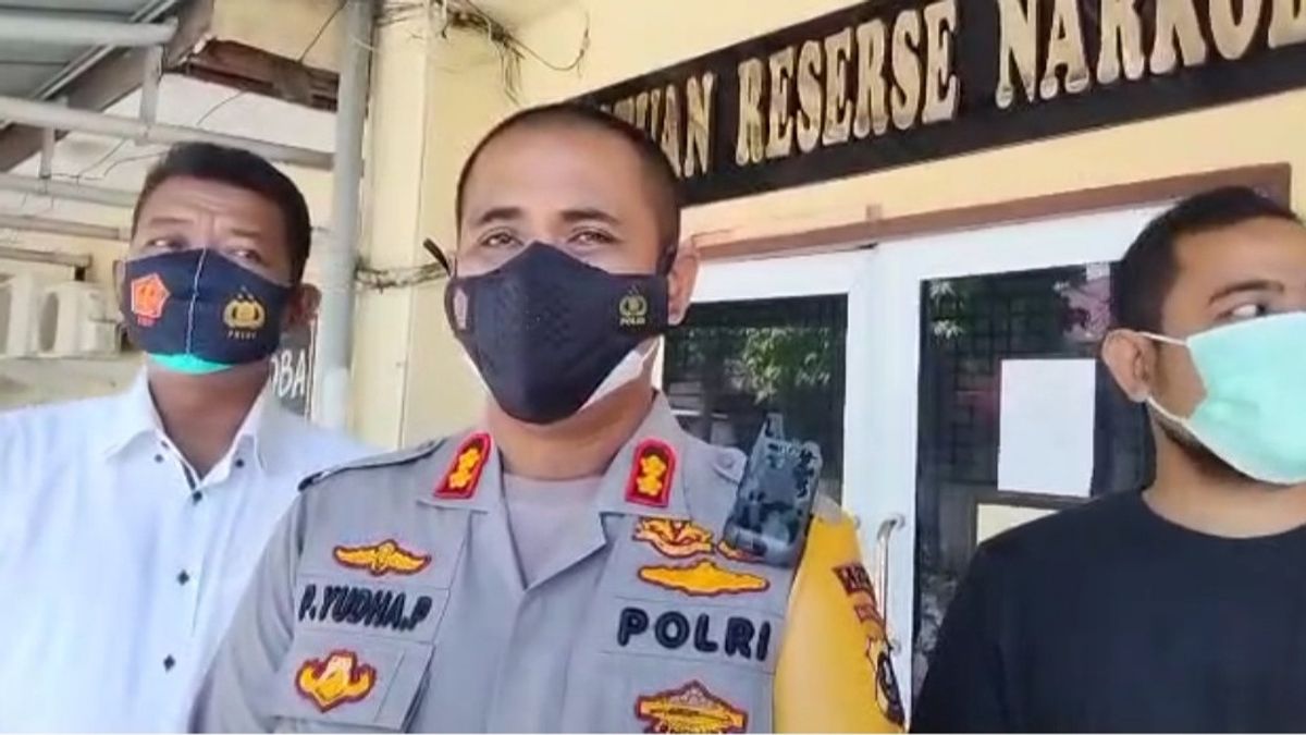 5 Wakil Rakyat Anggota DPRD Labura Pengguna Narkoba yang Asyik Karaoke <i>Bareng</i> Wanita Ditahan