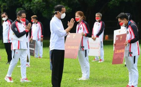 Jokowi Serahkan Bonus Atlet Olimpiade, Ketua NOC: Bukti Pemerintah Punya Atensi Spesial terhadap Prestasi Olahraga Indonesia