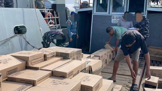 KM Dolphin Intercepted in the Karimun Sea, Undocumented Wood and Methamphetamine Revealed