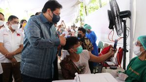 Menko Airlangga Tinjau Vaksinasi Booster di Indofood Tower Jakarta, Pesan ke Warga Disiplin Prokes