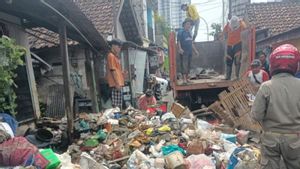 DLH Surabaya Tangani Tumpukan Sampah Rumah Tangga yang Bikin Risih Tetangga