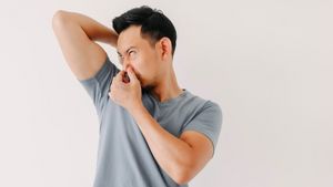 Masih Bau Badan padahal Sudah Mandi? Ini Penjelasan Medis