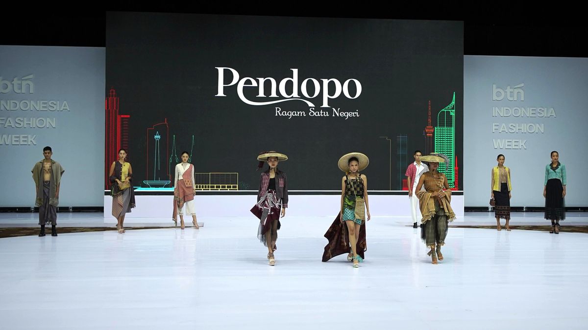 ジャカルタアーバンリズム、IFW 2025のチャーミングパビリオンコレクションによるバンテン文化遺産の編み物