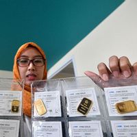 Harga Emas Antam Turun Lagi Rp20.000 ke Rp2,819 Juta per Gram
