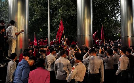 IMM Desak Harun Masiku Ditangkap Saat Geruduk Gedung KPK: Berhenti Beralasan, Bergerak!