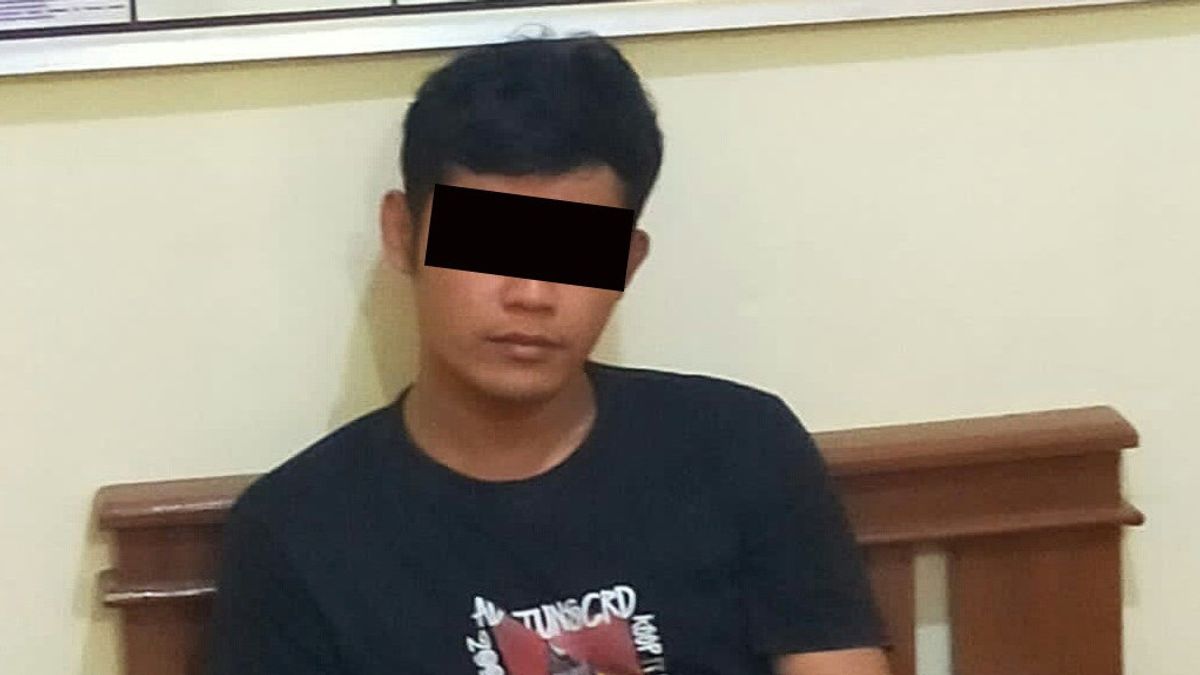 حقائق جديدة ، التركيز على ضابط أمن متجر كاميرا نوسانتارا ، سيمارانغ ، الذي قتل ، يلتقط صورا لوجه الجاني وبطاقات هويته