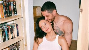 Baru Pacaran, Elsie Hewitt Hamil Anak Pertama Pete Davidson!